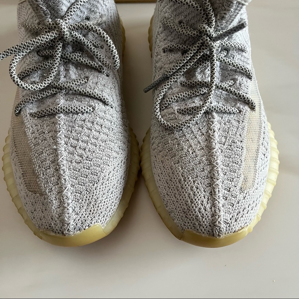 VGUC Yeezy Boost 350v2 static size 9 - Picture 6 of 13